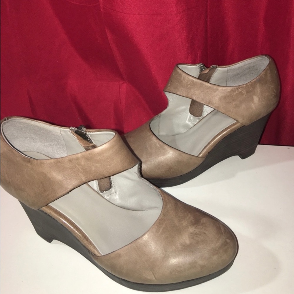 Eileen Fisher Wedge Sandals  Leather - Size 6